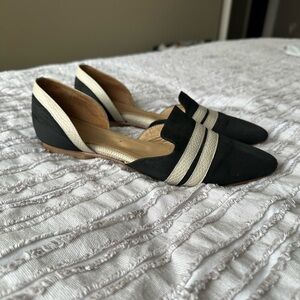 Poppy Barley Black and Cream Flats